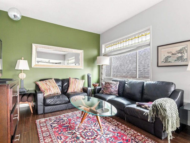 342 E Eighth Avenue, New Westminster, BC, V3L 4K8 - 3