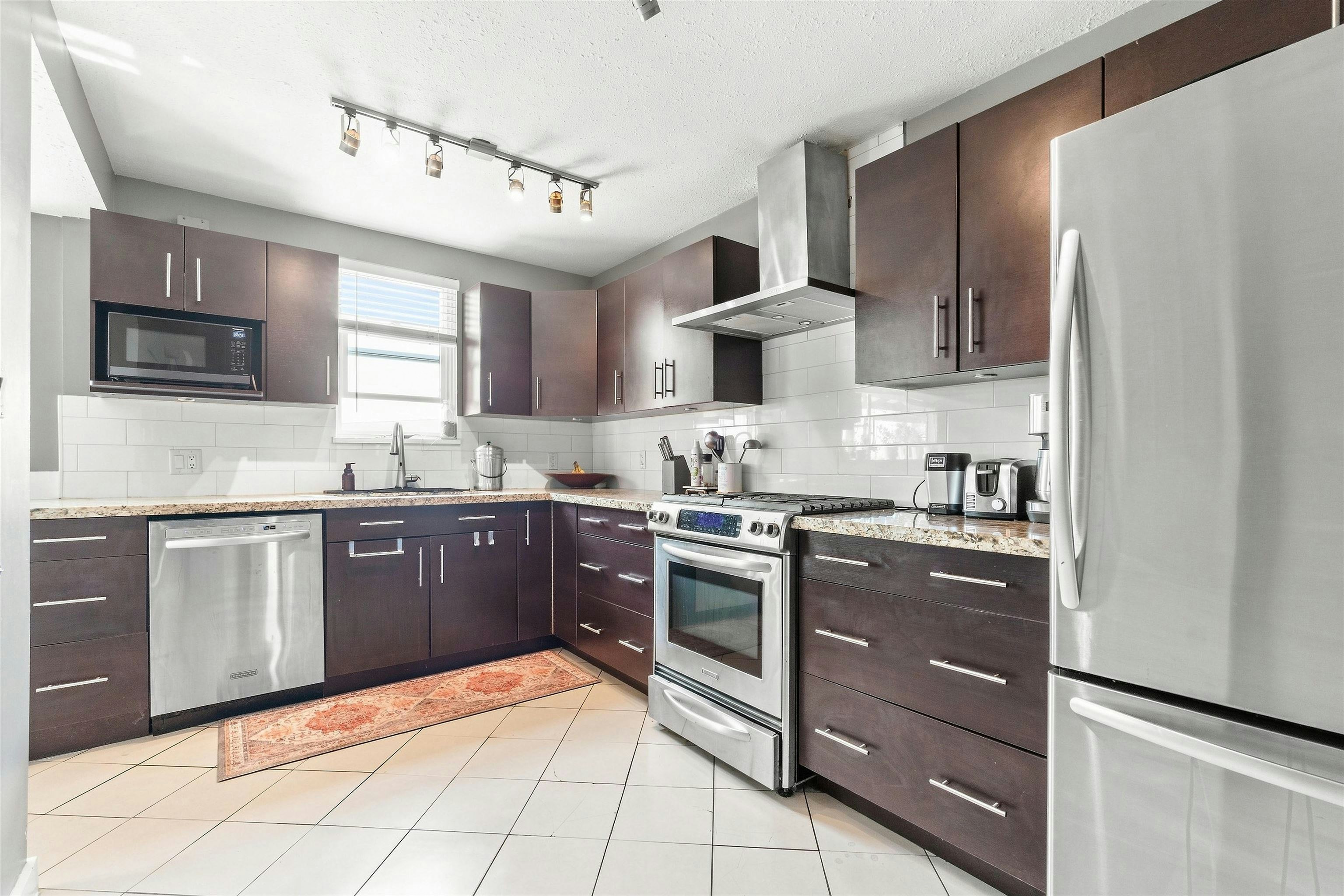 342 E Eighth Avenue, New Westminster, BC, V3L 4K8 - 8