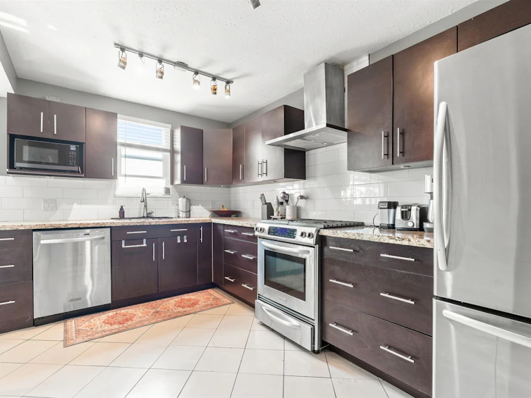342 E Eighth Avenue, New Westminster, BC, V3L 4K8 - 8