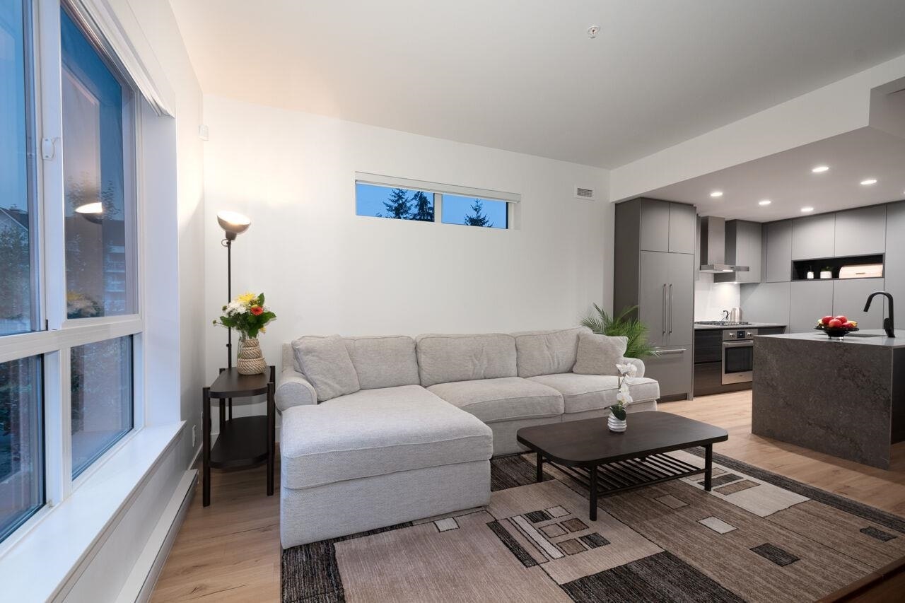 312-55 Klahanie Drive - 5