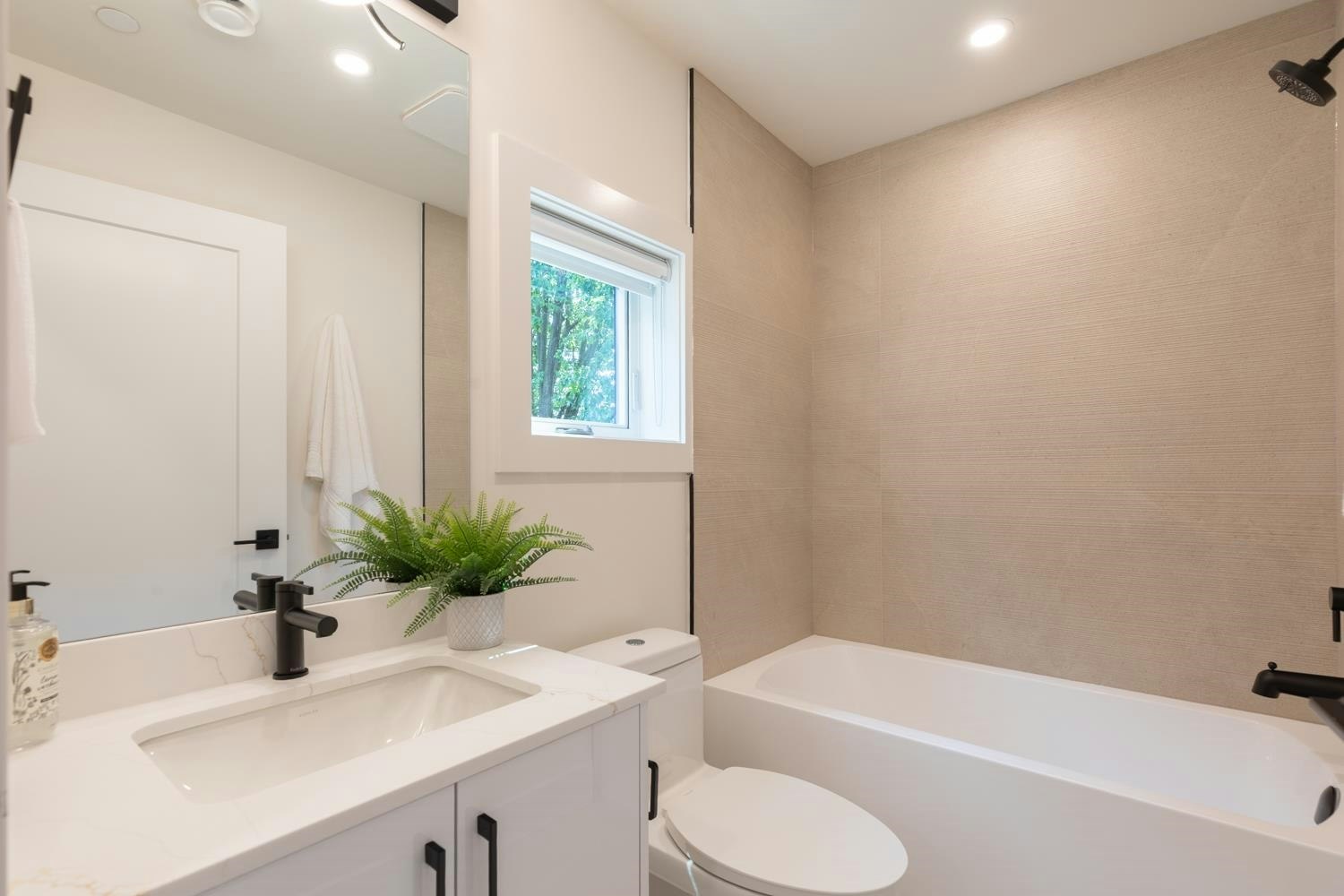 1-3615 Turner Street, Vancouver, BC, V5K 2J2 - 17