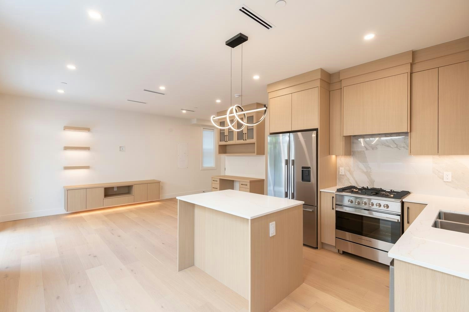 2-3615 Turner Street, Vancouver, BC, V5K 2J2 - 8