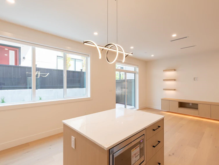 2-3615 Turner Street, Vancouver, BC, V5K 2J2 - 10