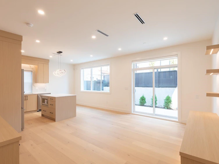 2-3615 Turner Street, Vancouver, BC, V5K 2J2 - 3