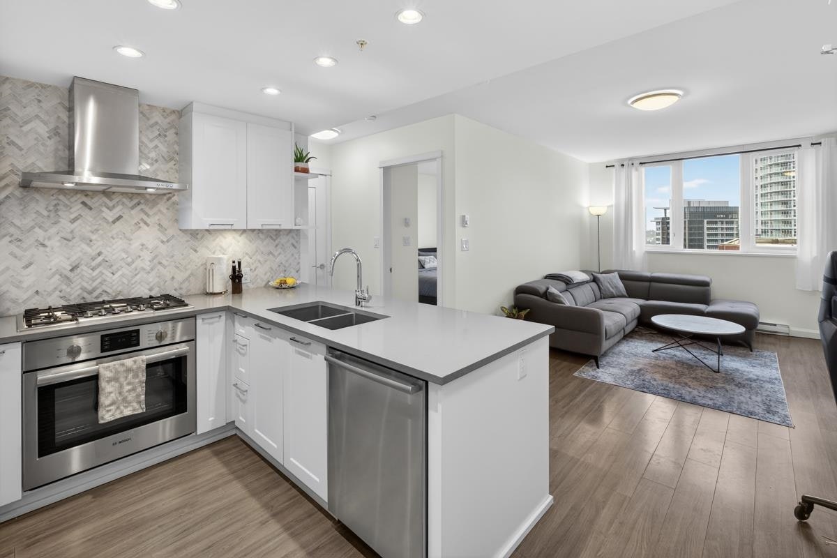 2101-520 Como Lake Avenue, Coquitlam, BC, V3J 0E8 - 2