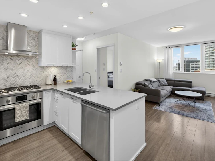 2101-520 Como Lake Avenue, Coquitlam, BC, V3J 0E8 - 2
