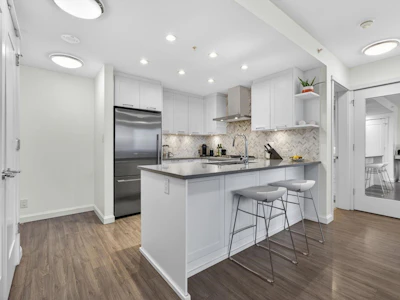 2101-520 Como Lake Avenue - 4