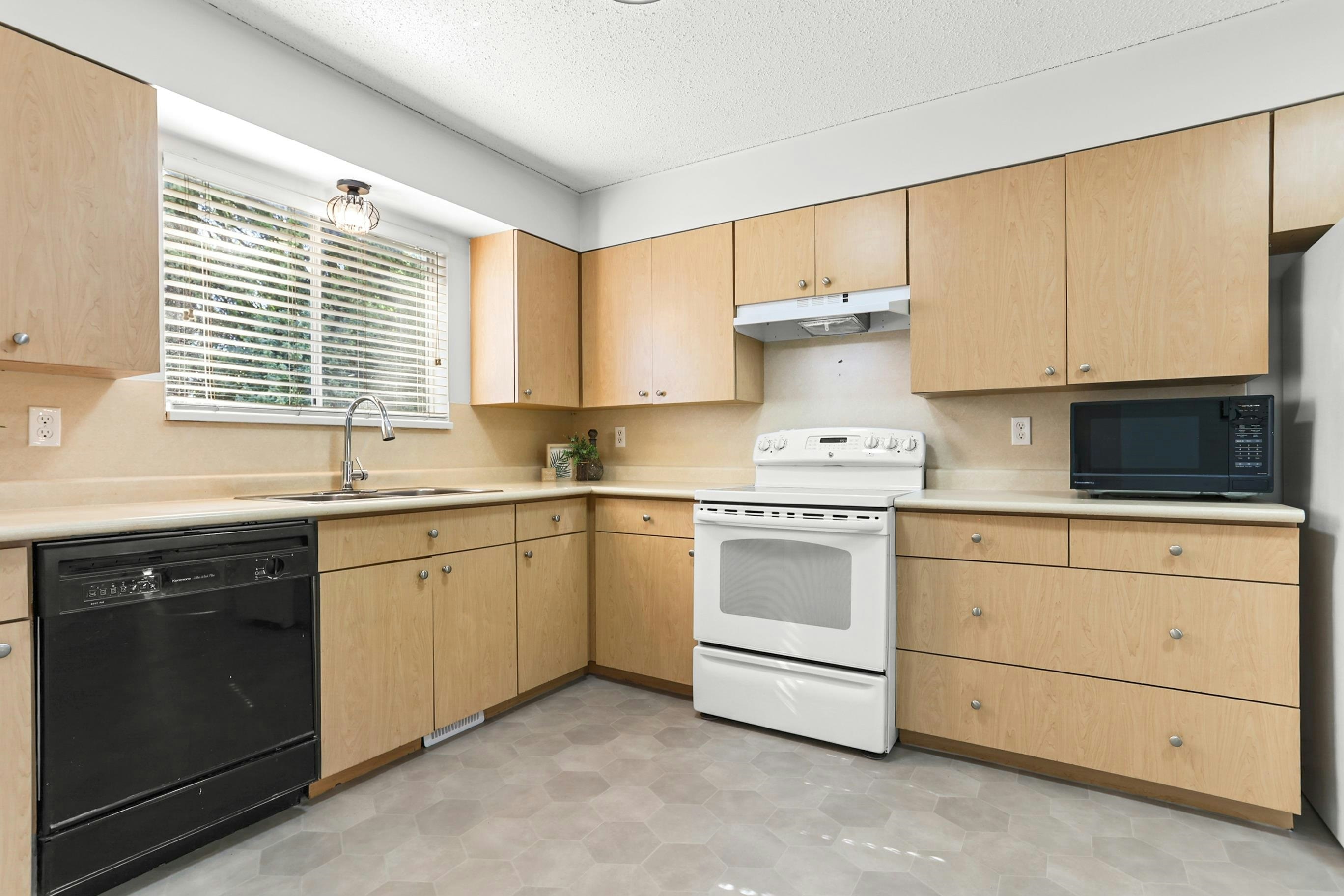 11663 Morris Street, Maple Ridge, BC, V2X 5C5 - 11
