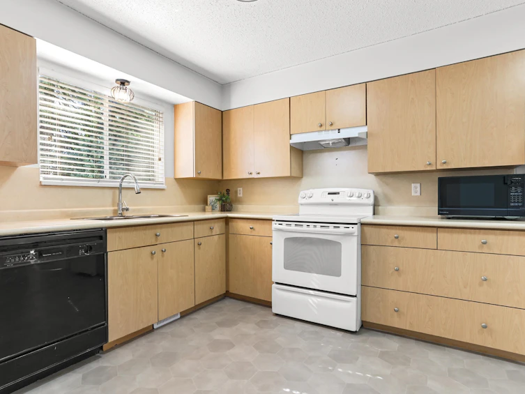 11663 Morris Street, Maple Ridge, BC, V2X 5C5 - 11