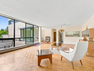 509-4900 Cartier Street - 5