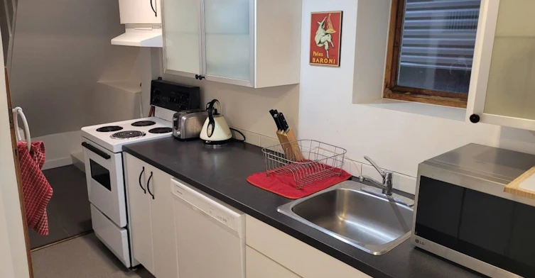 831 W 24th Street, Vancouver, BC, V5Z 2C2 - 3