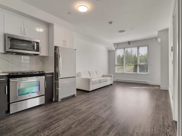 214-9983 E Barnston Drive, Surrey, BC, V4N 6T3 - 2