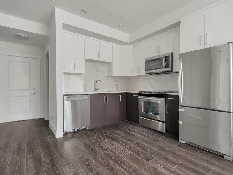 214-9983 E Barnston Drive, Surrey, BC, V4N 6T3 - 14