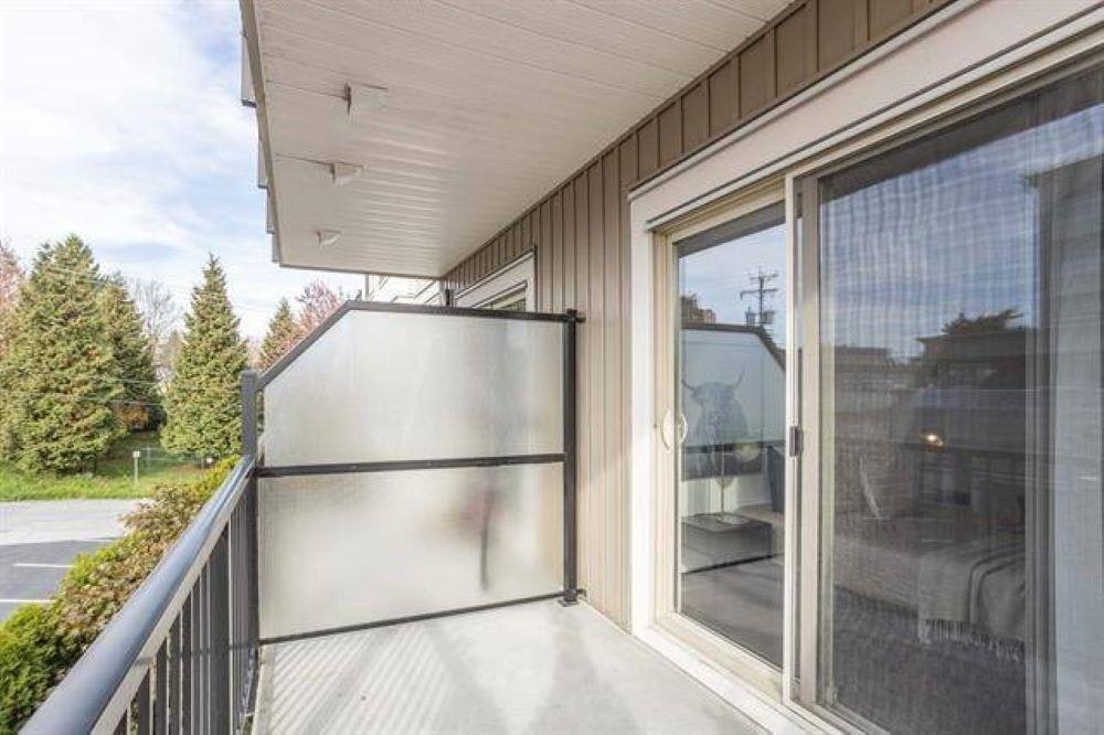 22290 North Avenue, Maple Ridge, BC, V2X 8Z8 - 22