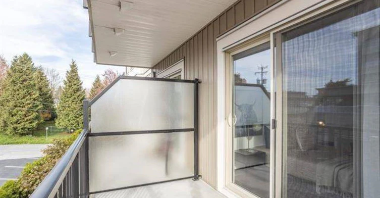 22290 North Avenue, Maple Ridge, BC, V2X 8Z8 - 22