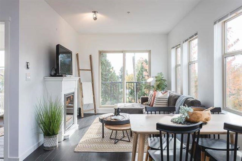 22290 North Avenue, Maple Ridge, BC, V2X 8Z8 - 2