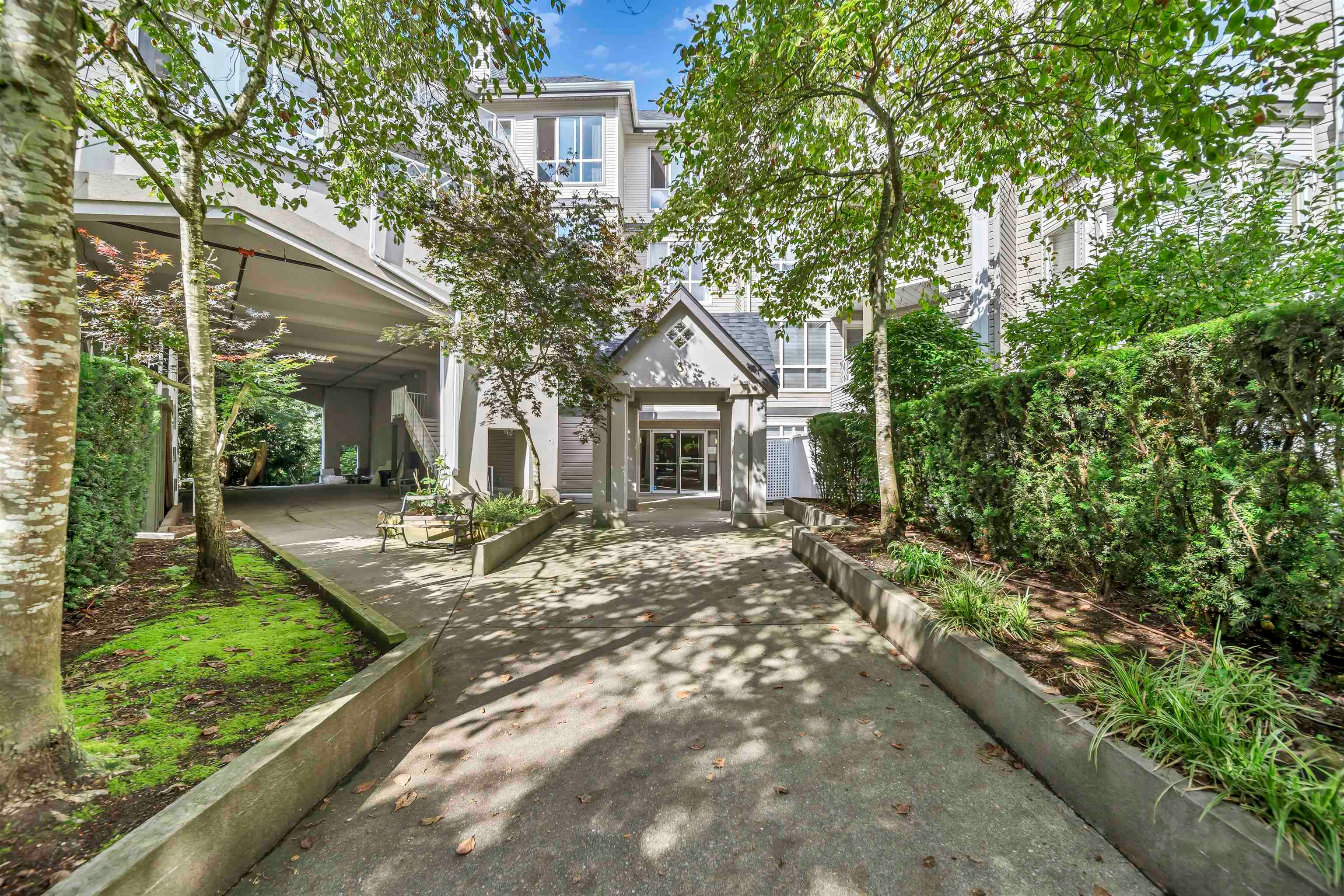 430-9979 140 Street, Surrey, BC, V3T 5W2