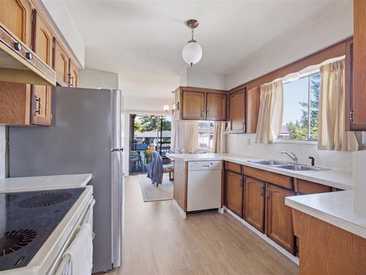 967 Pelton Avenue, Coquitlam, BC, V3J 2J3 - 12