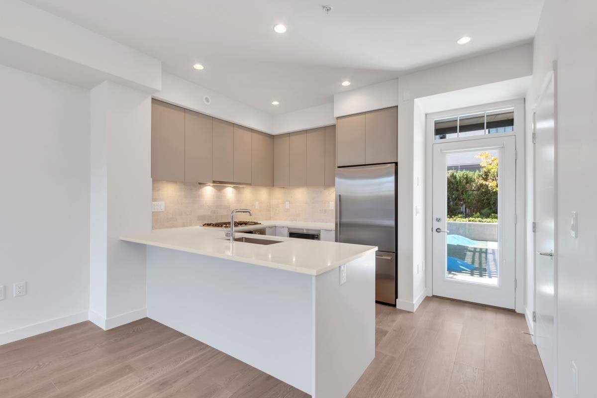 17-7929 Oak Street, Vancouver, BC, V6P 4A6 - 8