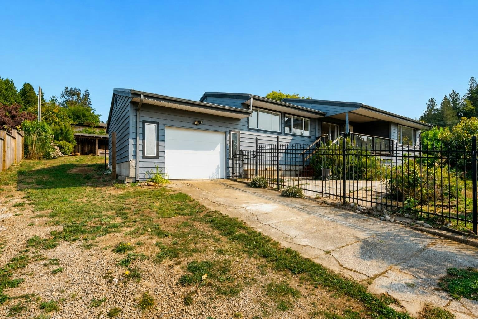 6504 Meier Road, Sechelt, BC, V7Z 0S8