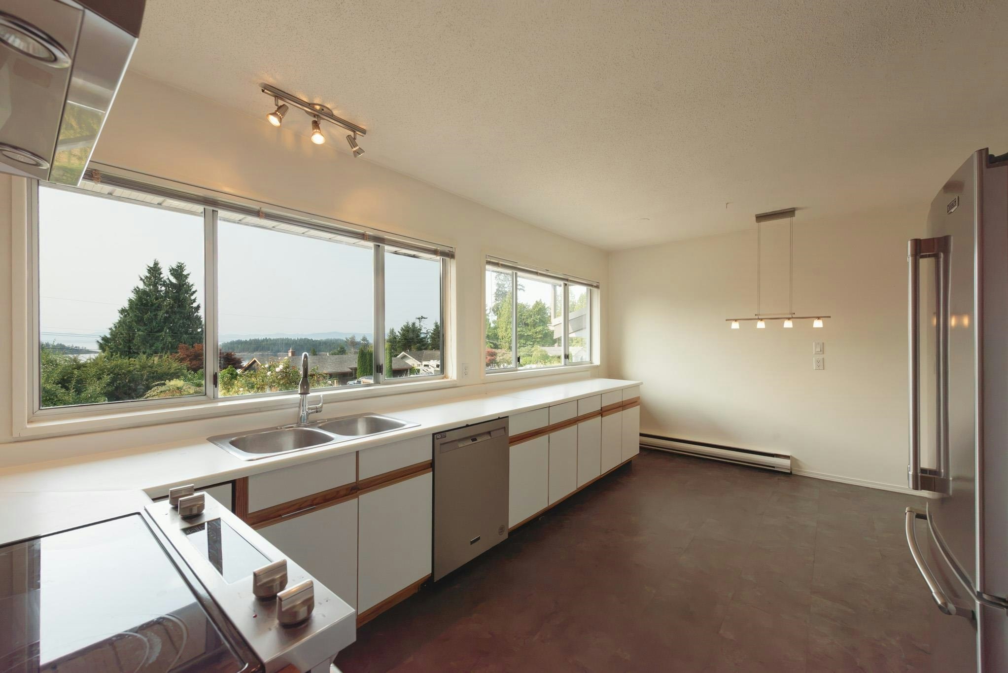 6504 Meier Road, Sechelt, BC, V7Z 0S8 - 10