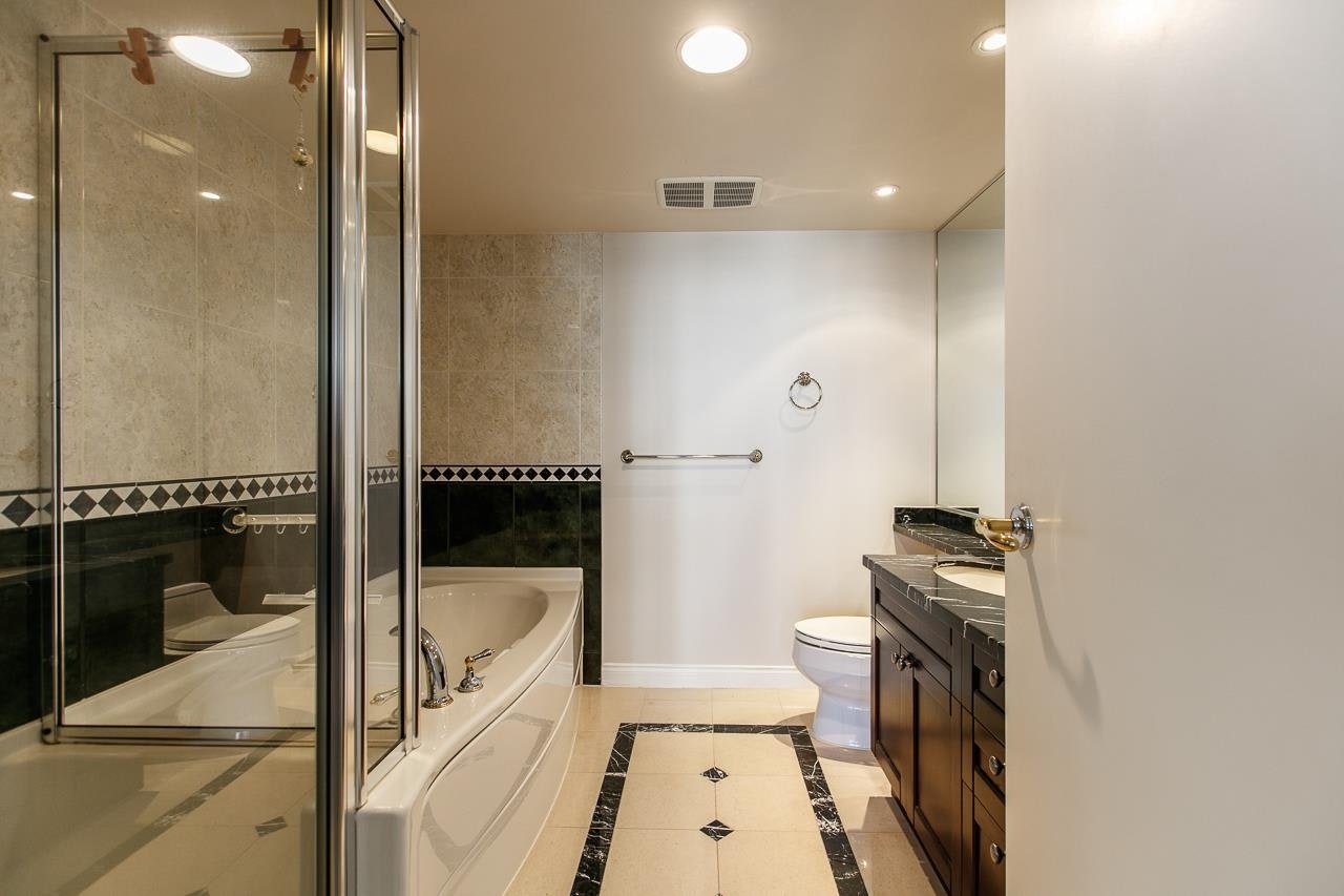 1205-1383 Marinaside Crescent, Vancouver, BC, V6Z 2W9 - 7