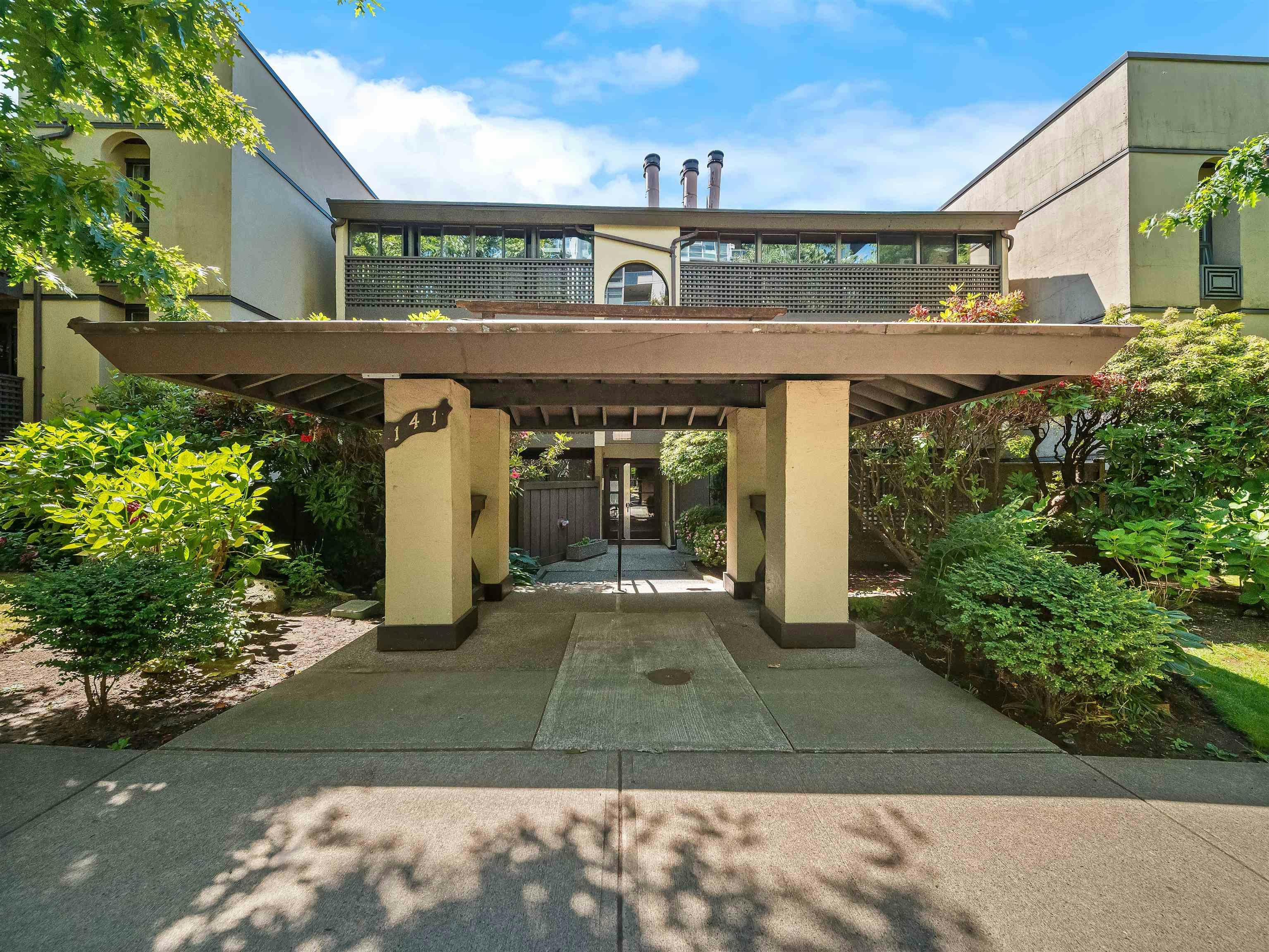 210-141 W 13th Street, North Vancouver, BC, V7M 1N5