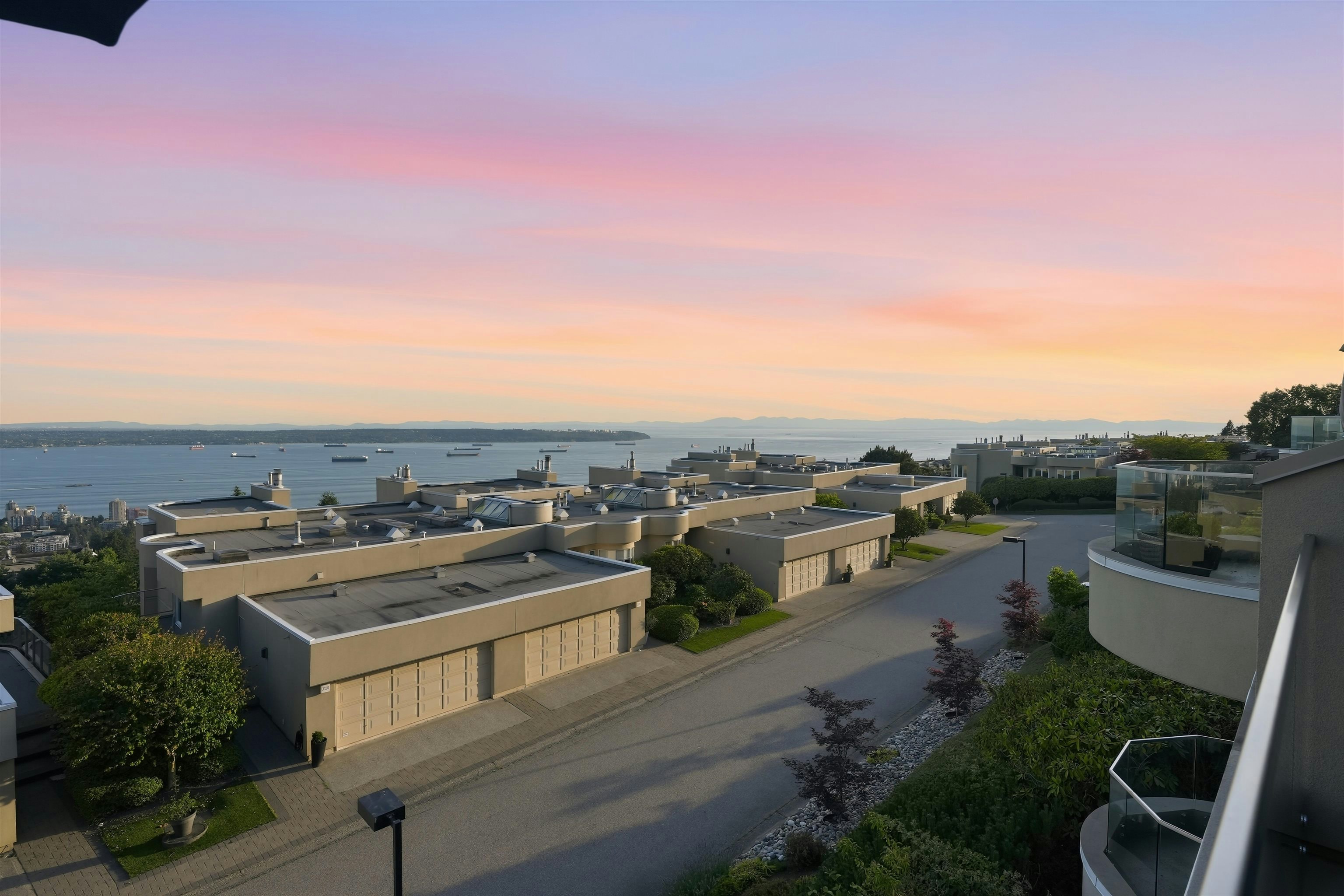 2343 Folkestone Way, West Vancouver, BC, V7S 3C9 - 11