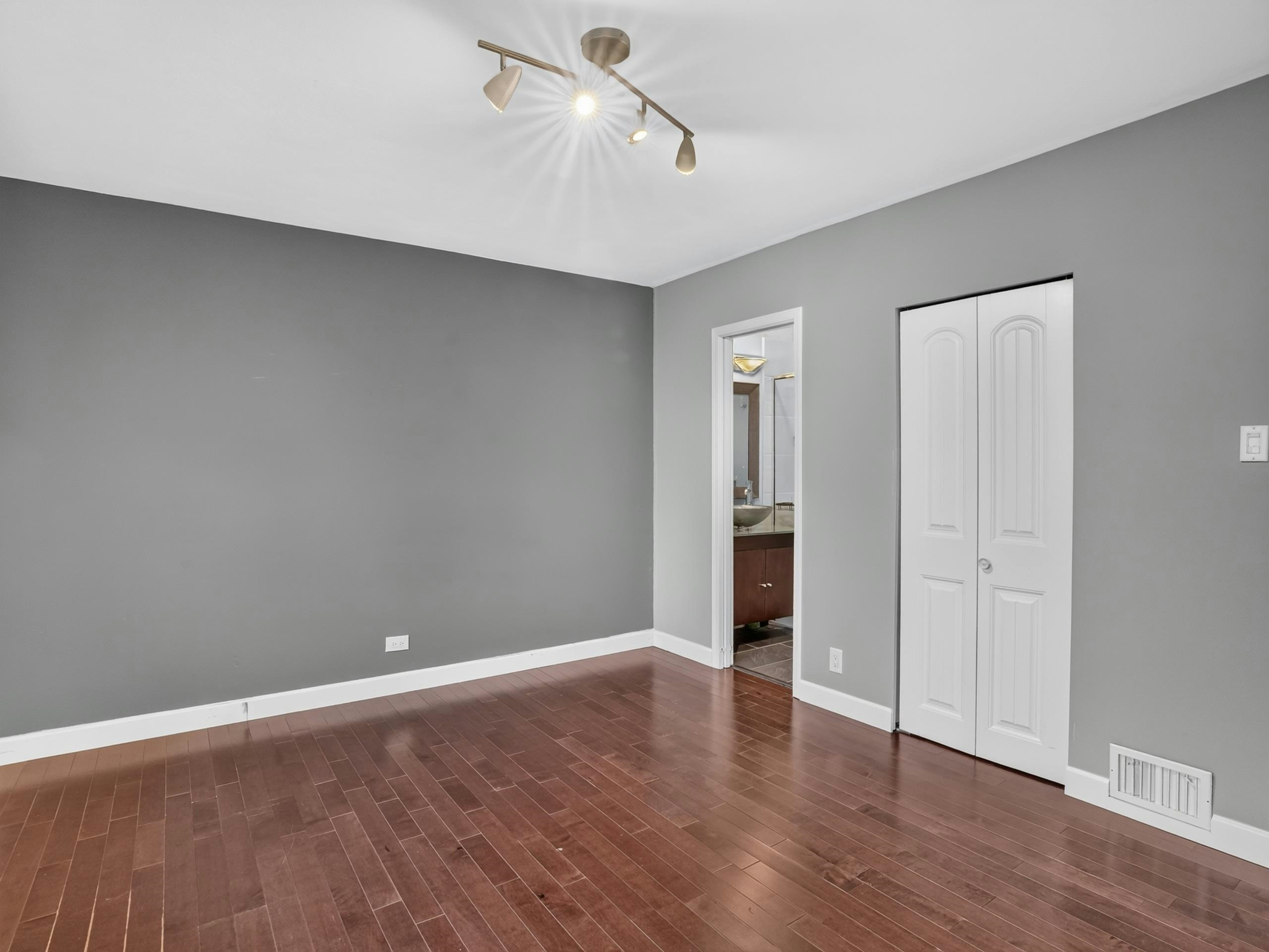 799 Donegal Place, North Vancouver, BC, V7N 2X8 - 32