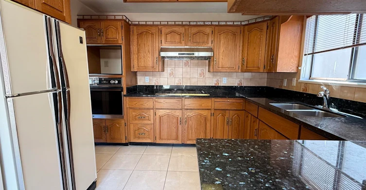 Upper-879 W 62 Avenue, Vancouver, BC, V6P 2E3 - 9