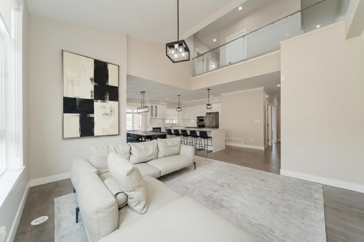 82-17033 Fraser Highway - 5