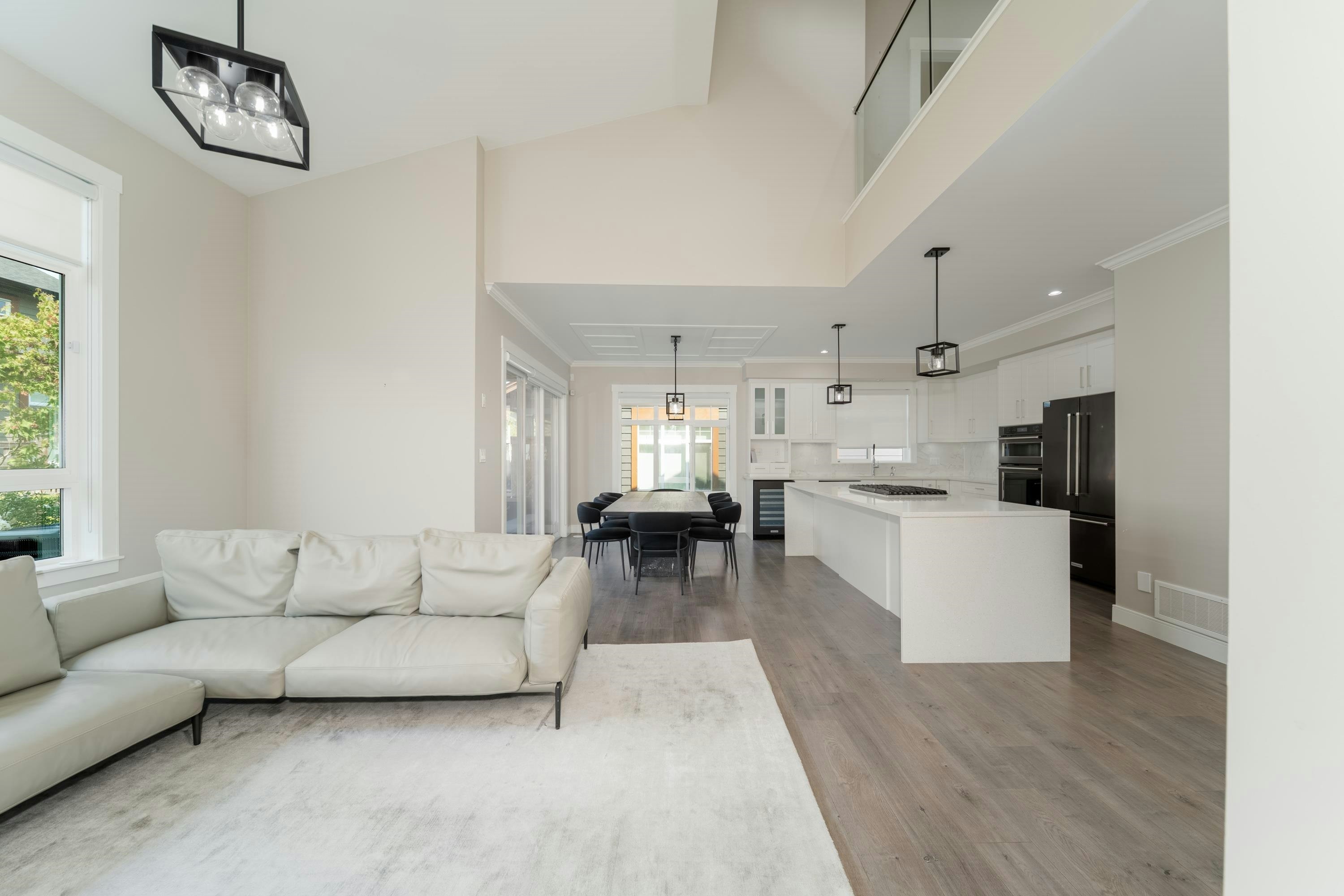82-17033 Fraser Highway - 4