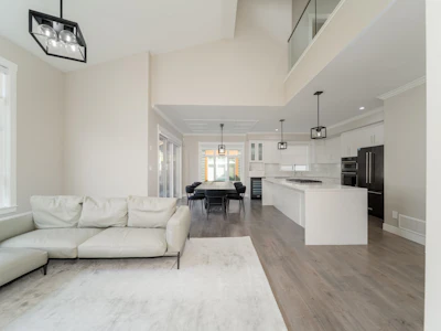 82-17033 Fraser Highway - 4