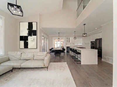 82-17033 Fraser Highway - 3