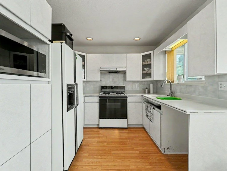3630 Cambridge Street, Vancouver, BC, V5K 1M6 - 5