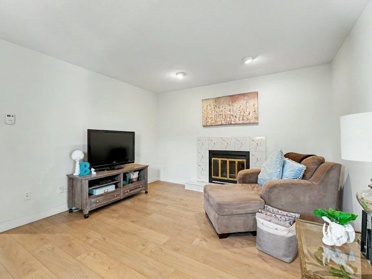 3630 Cambridge Street, Vancouver, BC, V5K 1M6 - 4