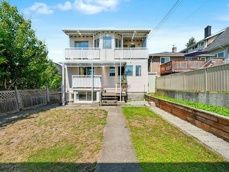 3630 Cambridge Street, Vancouver, BC, V5K 1M6 - 30