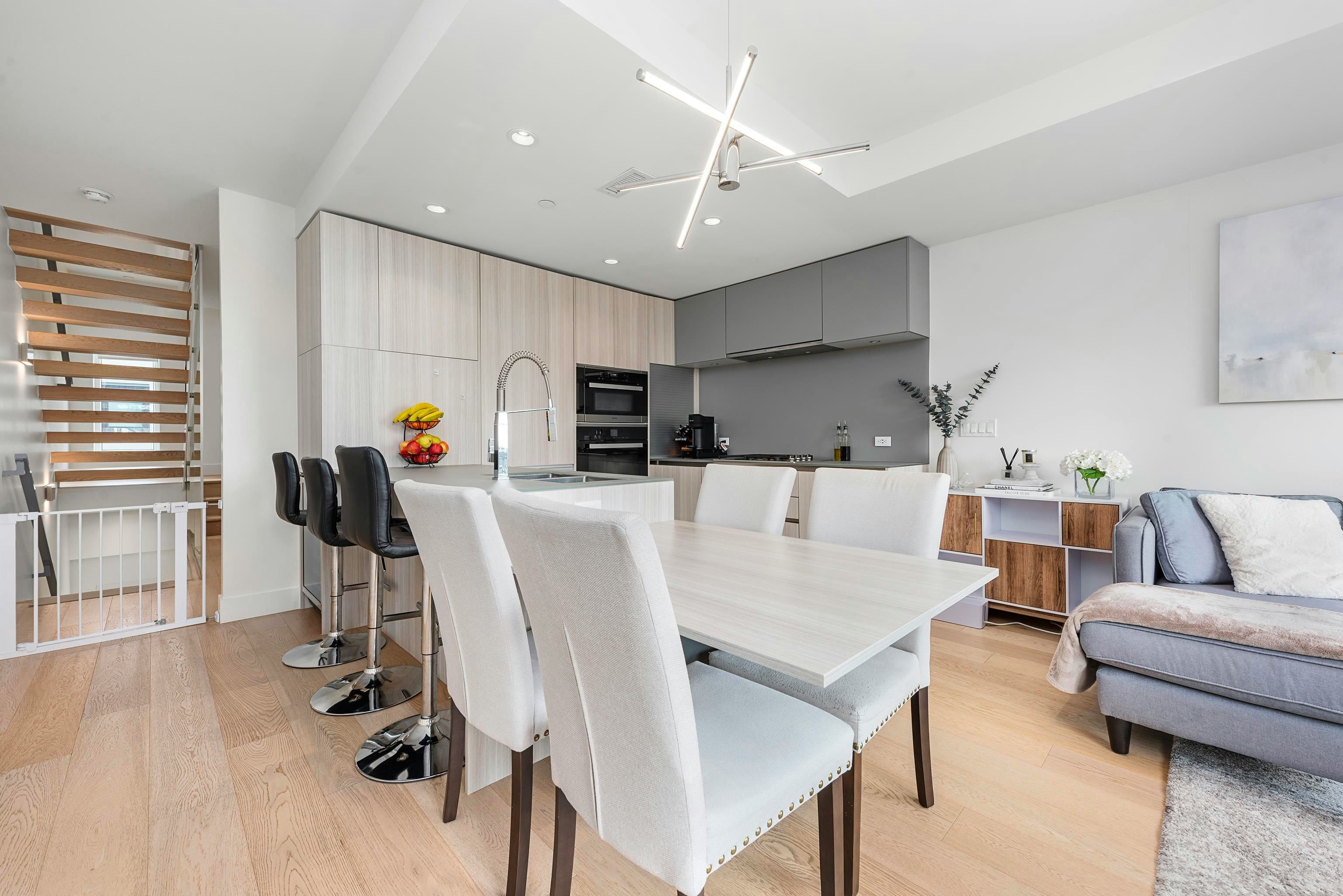 138 W Woodstock Avenue - 5