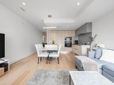 138 W Woodstock Avenue - 4