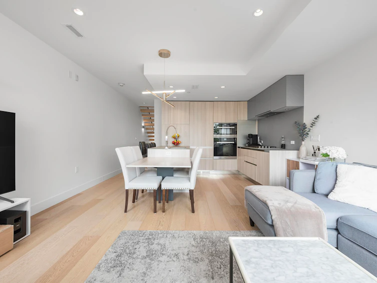 138 W Woodstock Avenue, Vancouver, BC, V5Y 0N1 - 4