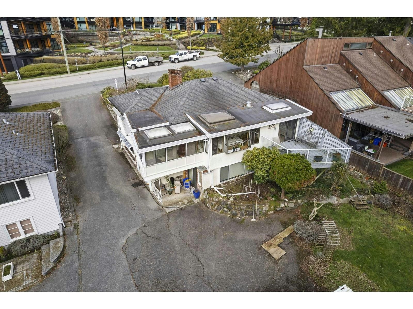 14862 Thrift Avenue, Surrey, BC, V4B 2J7 - 4