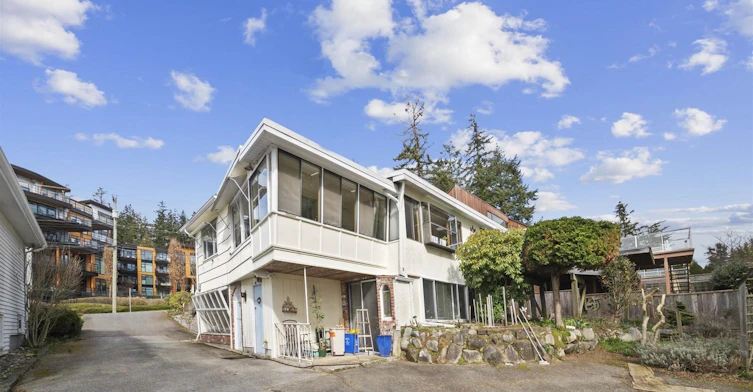14862 Thrift Avenue, Surrey, BC, V4B 2J7 - 2