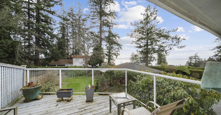 14862 Thrift Avenue, Surrey, BC, V4B 2J7