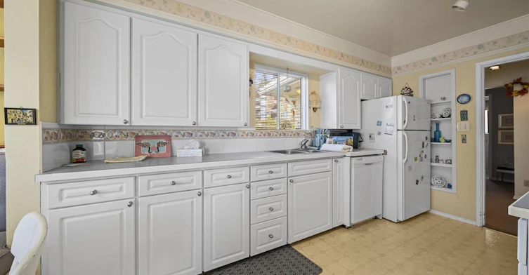 14862 Thrift Avenue, Surrey, BC, V4B 2J7 - 13