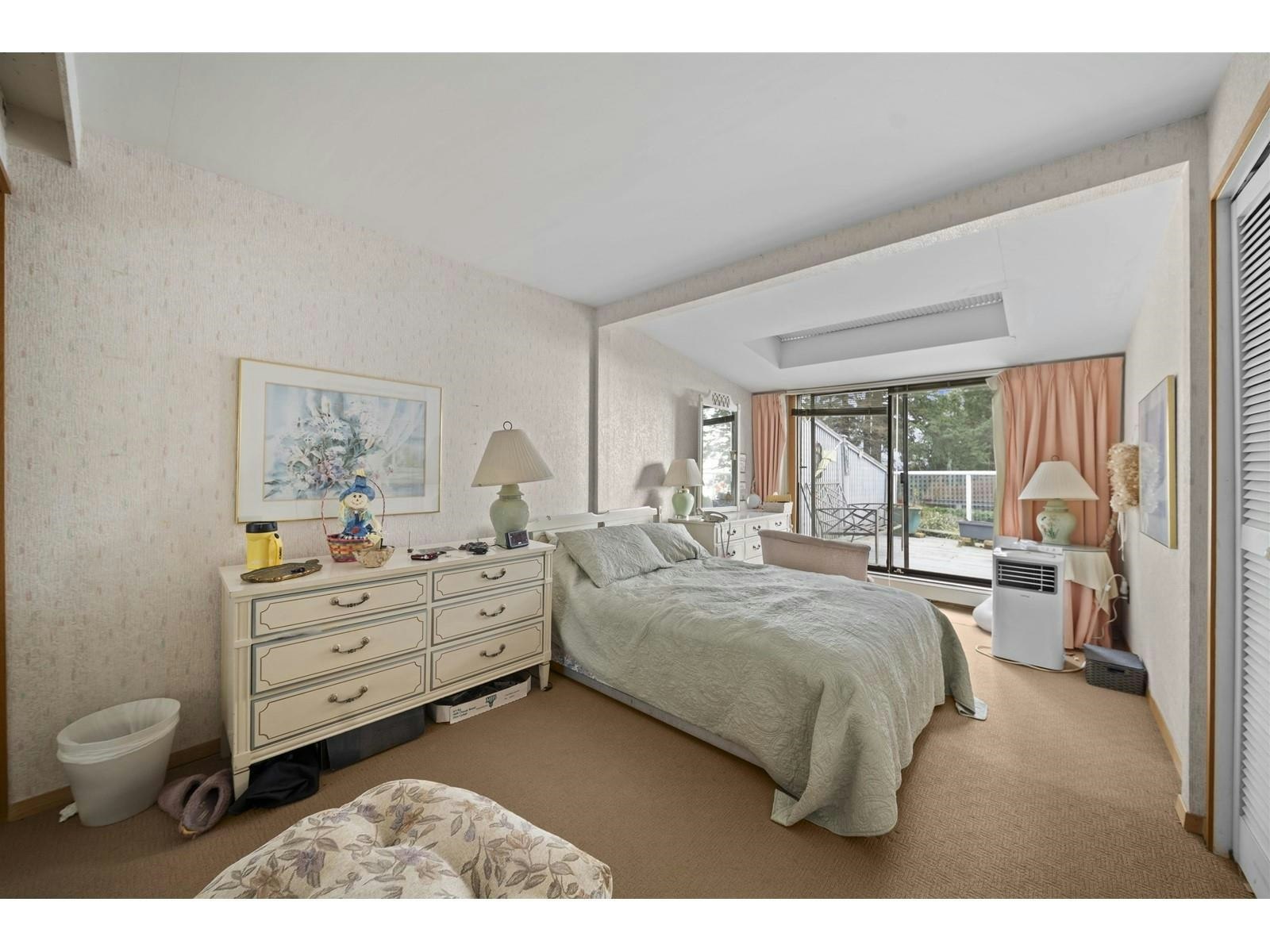 14862 Thrift Avenue, Surrey, BC, V4B 2J7 - 14