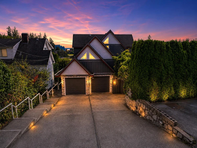 1128 Esplanade Avenue, West Vancouver, BC, V7T 1G3