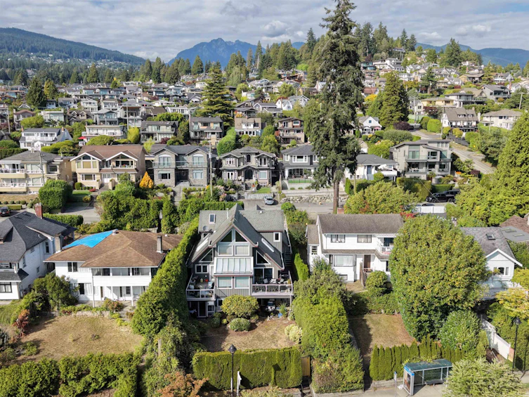 1128 Esplanade Avenue, West Vancouver, BC, V7T 1G3 - 36