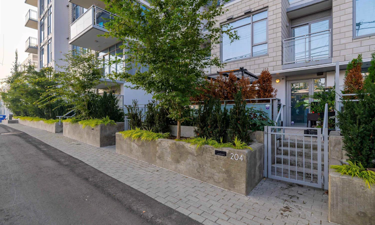 204-2435 Kingsway