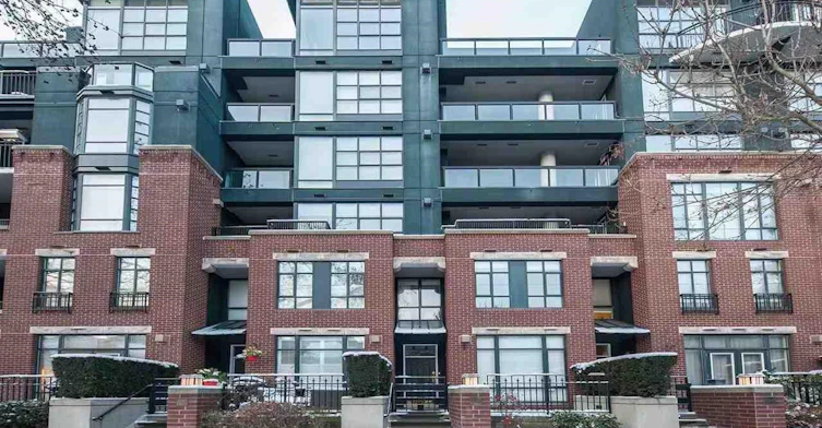22** W 12th Avenue, Vancouver, BC, V6K 4T5