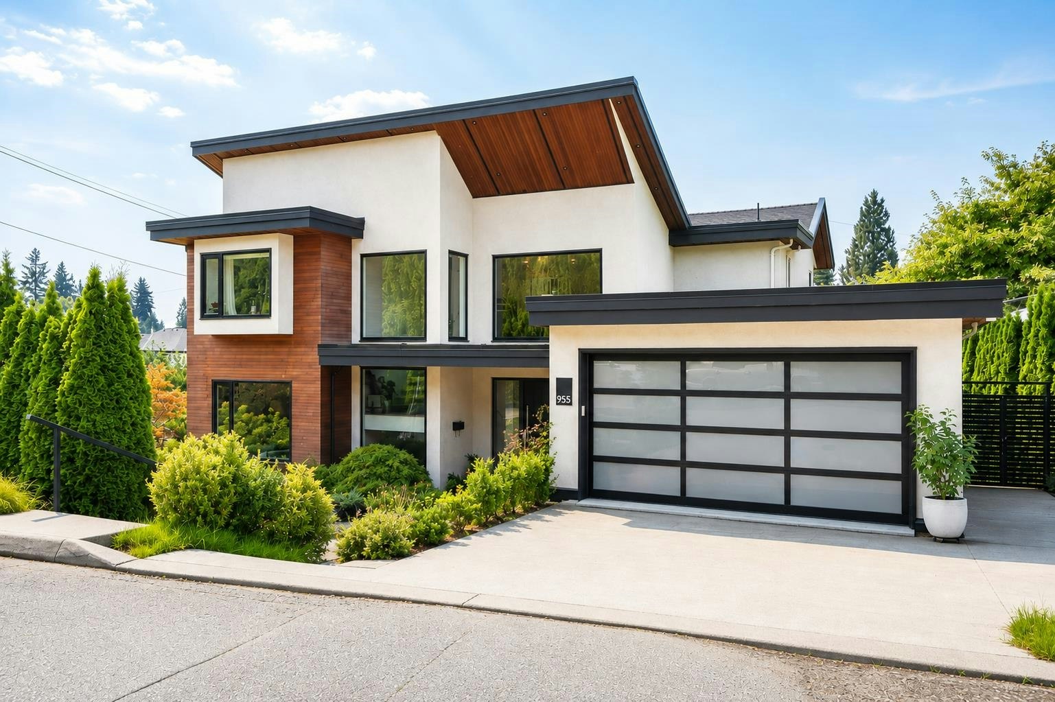 955 Forest Hills Drive, North Vancouver, BC, V7R 1N4